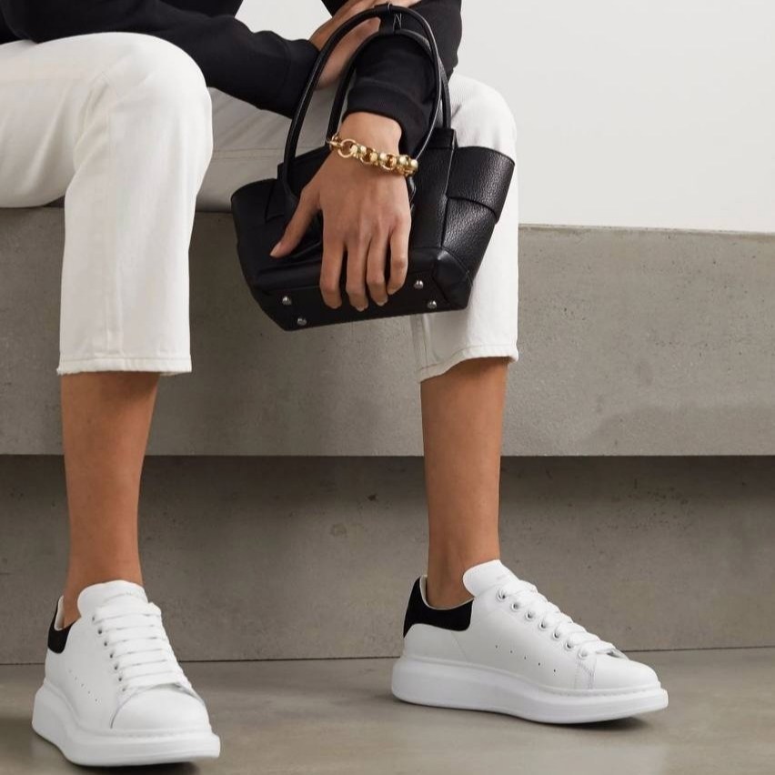 alexander mcqueen black & white oversized sneakers,women alexander mcqueen oversized sneaker white black,alexander mcqueen oversized sneakers,кроссовки alexander mcqueen,кроссовки alexander mcqueen ov