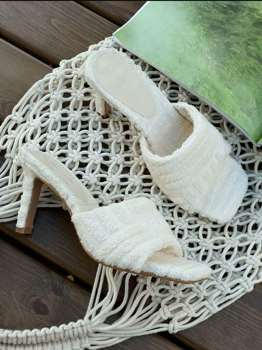 тапочки модные,женские тапочки, женская,белые тапочки,женские домашние тапочки