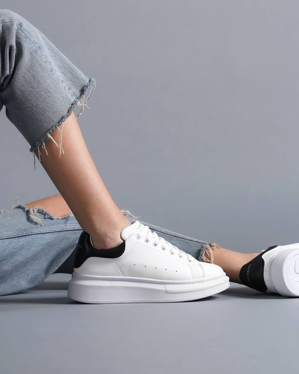 alexander mcqueen black & white oversized sneakers,women alexander mcqueen oversized sneaker white black,alexander mcqueen oversized sneakers,кроссовки alexander mcqueen,кроссовки alexander mcqueen ov