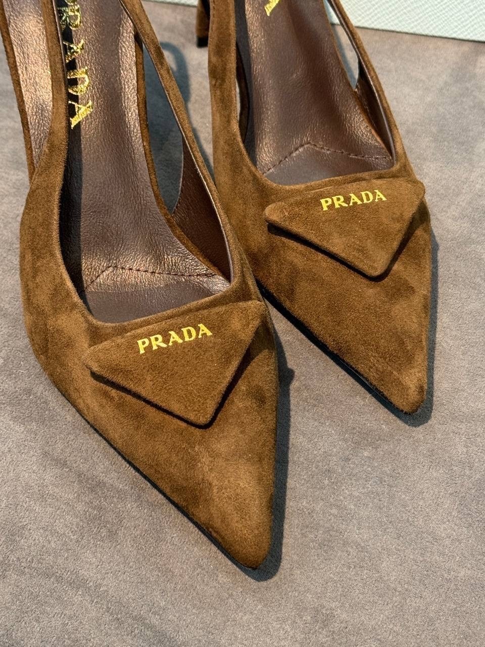 туфли prada,босоножки prada,,prada туфли с ремешком на пятке и логотипом коричневый,женские туфли