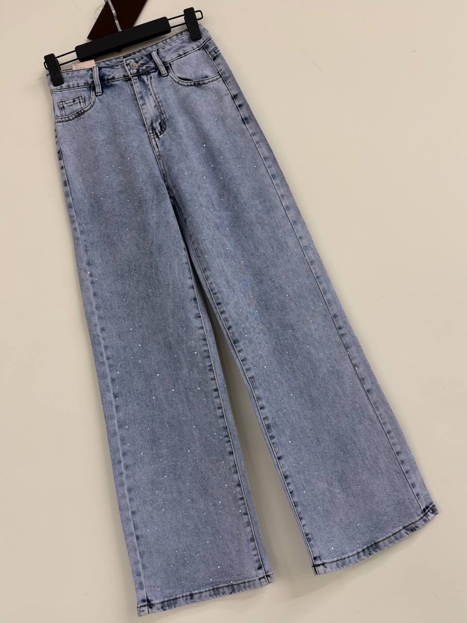 джинсы клеш со стразами,широкие джинсы со стразами,джинсовые брюки,джинсы со стразами,женские джинсы со стразами