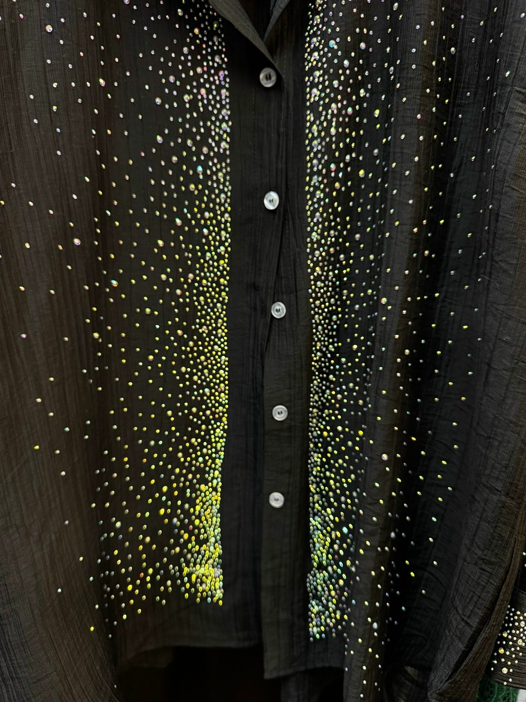 рубашка в стразах,рубашка со стразами женская,блузка со стразами,блузка женская,женская атласная рубашка стразы