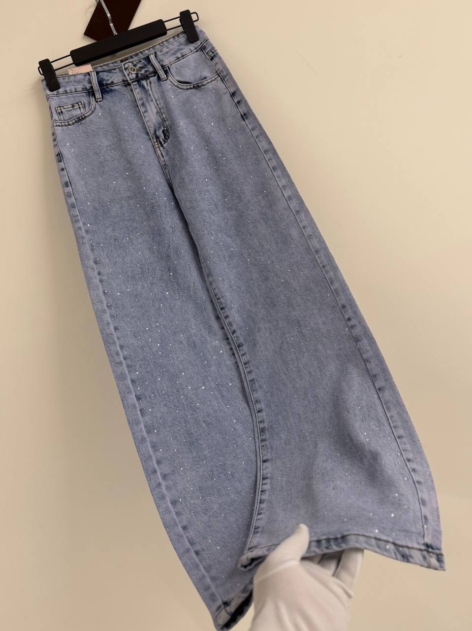 джинсы клеш со стразами,широкие джинсы со стразами,джинсовые брюки,джинсы со стразами,женские джинсы со стразами
