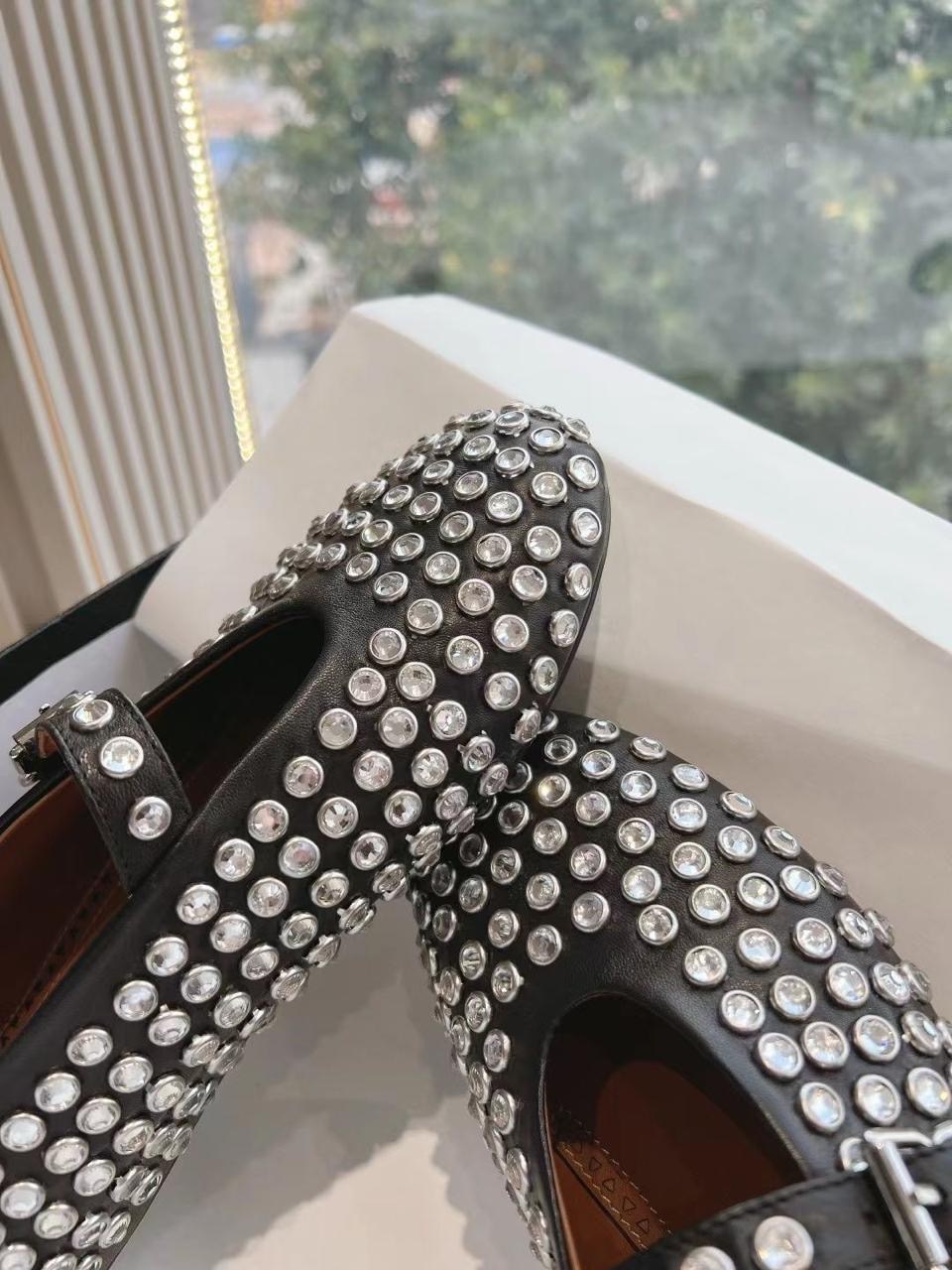 ,модная женская ,балетки alaia,туфли на плоской подошве,женские балетки