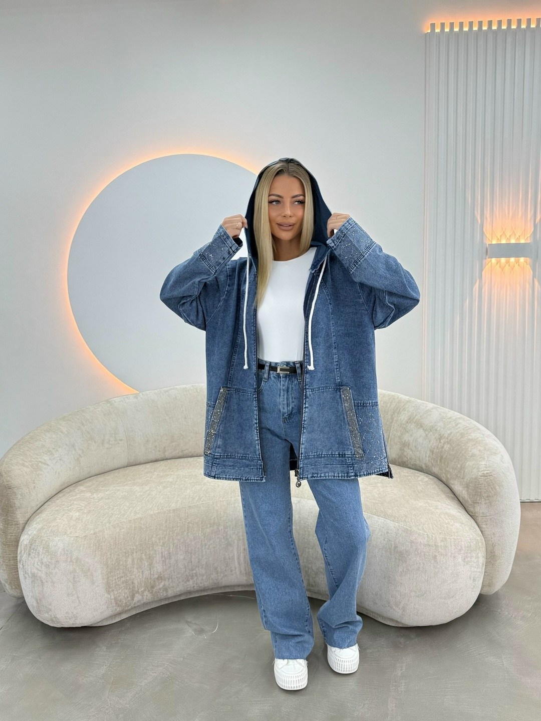 джинсовая куртка,женская джинсовая куртка,женская джинсовая куртка с капюшоном оверсайз,джинсовка с капюшоном,джинсовая куртка удлиненная