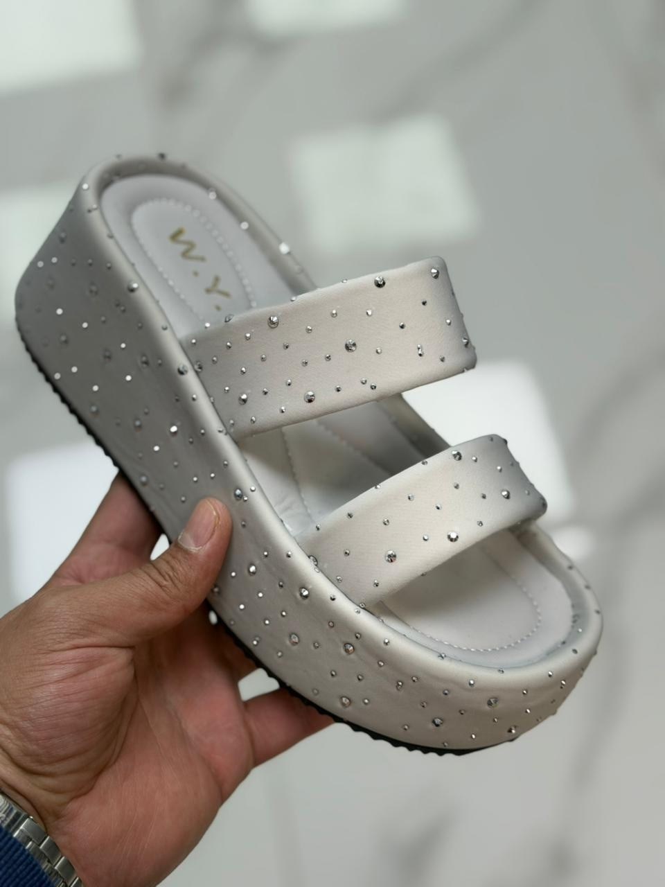 шлепанцы женские,,шлепанцы луи виттон белые, женская,шлепки модные