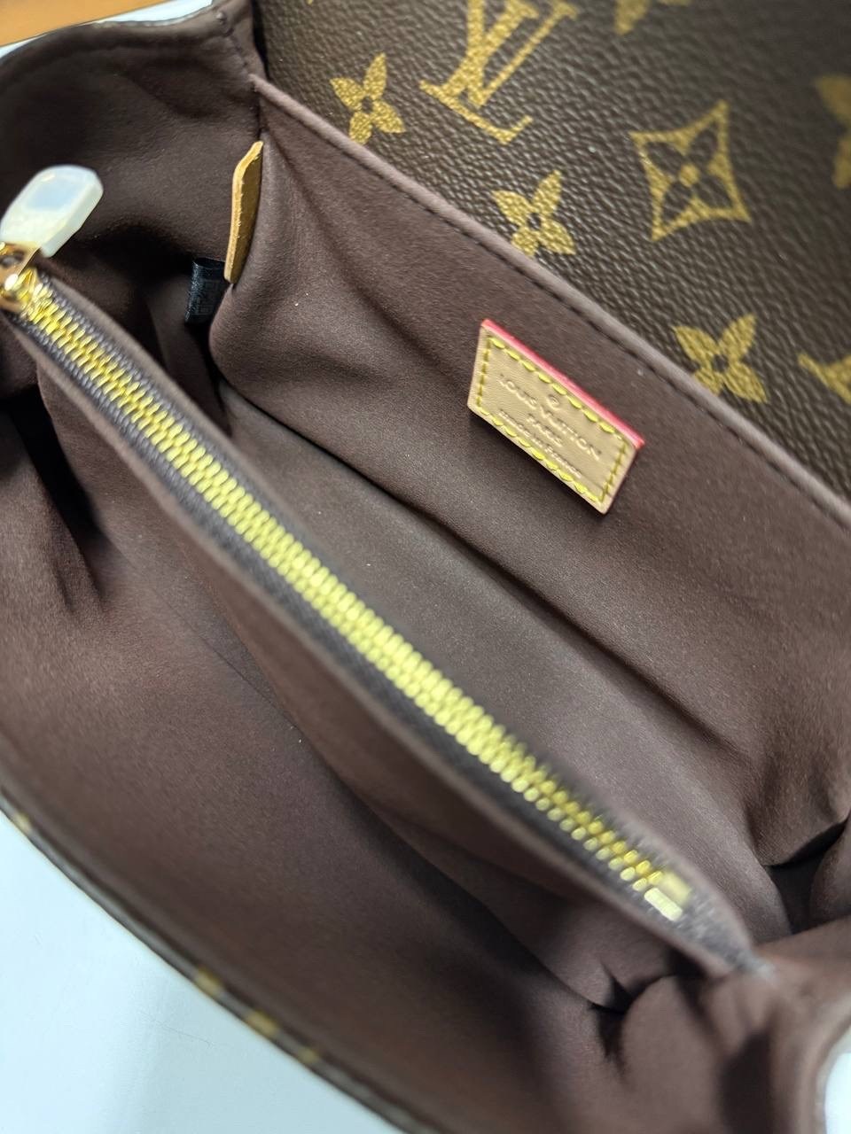 сумка pochette metis east west louis vuitton,louis vuitton сумка,женская сумка louis vuitton,сумка louis vuitton pochette metis east west коричневая,женская сумка на плечо louis vuitton