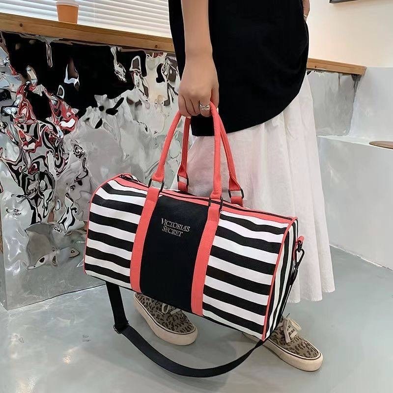 спортивная сумка виктория сикрет,сумка виктория сикрет в полоску,спортивная сумка,спортивная женская сумка,сумки для фитнеса
