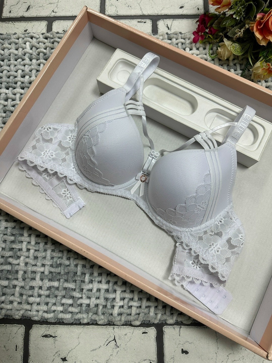 бюстгальтер,женская нижнее белье,модели бюстгальтера,женские бюстгальтеры,девушка