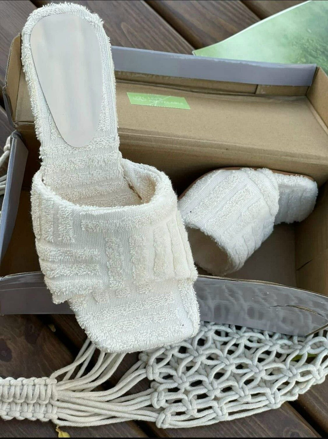 тапочки модные,женские тапочки, женская,белые тапочки,женские домашние тапочки