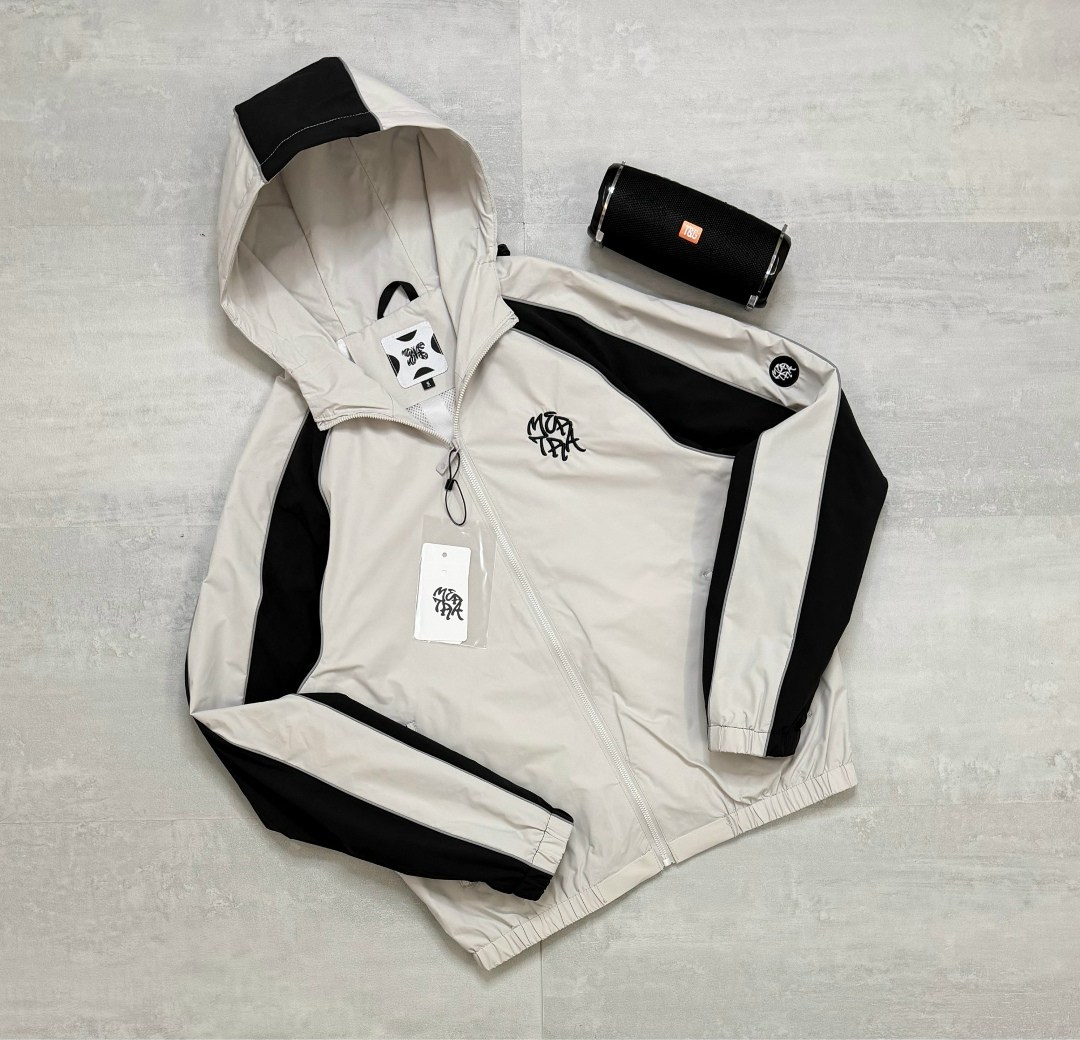 легкая куртка,куртка,куртка универсальная,куртка белая