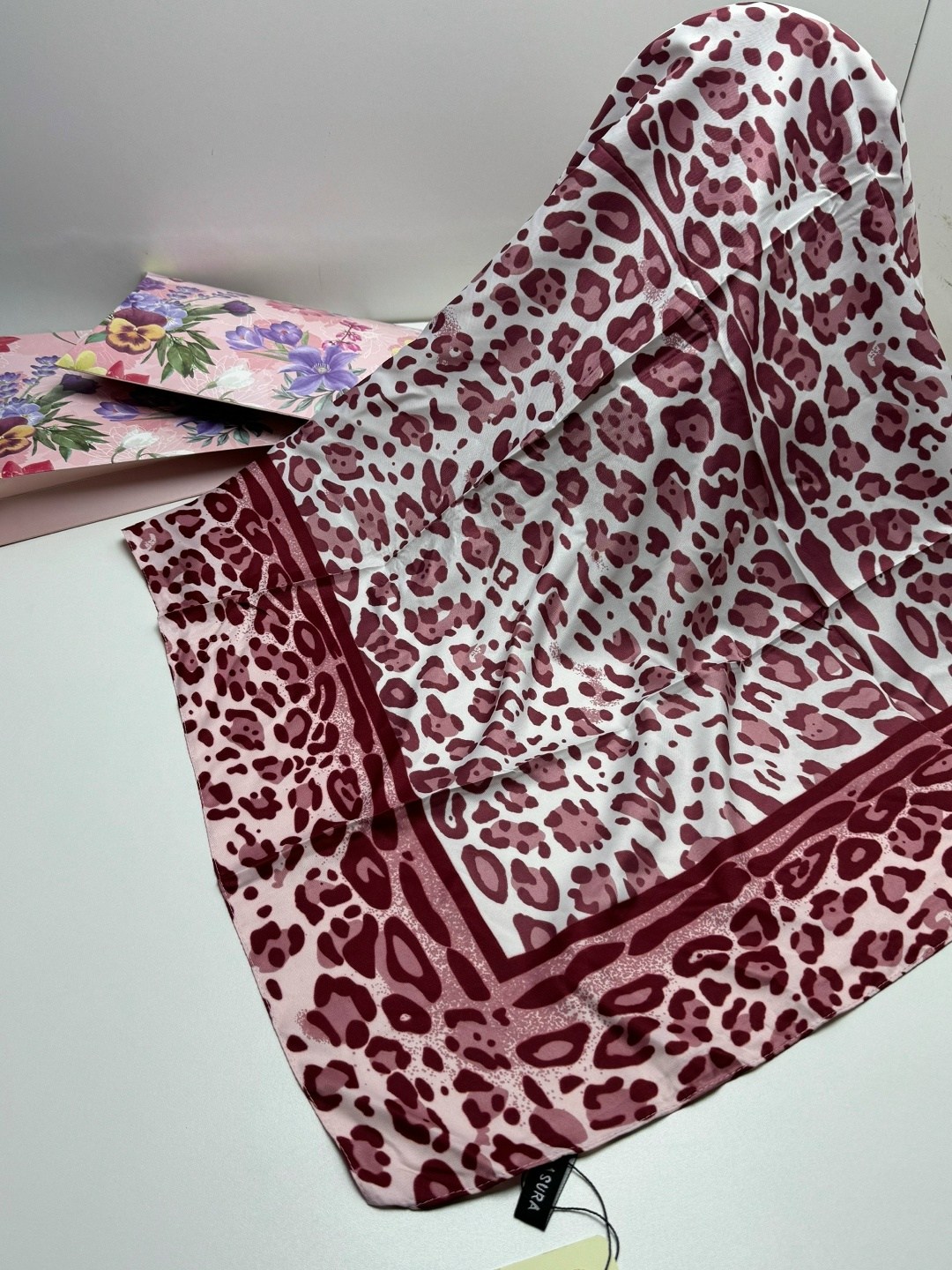 платки шелковые,платок леопардовый,платки женские,шарф платок женский,платки и шарфы