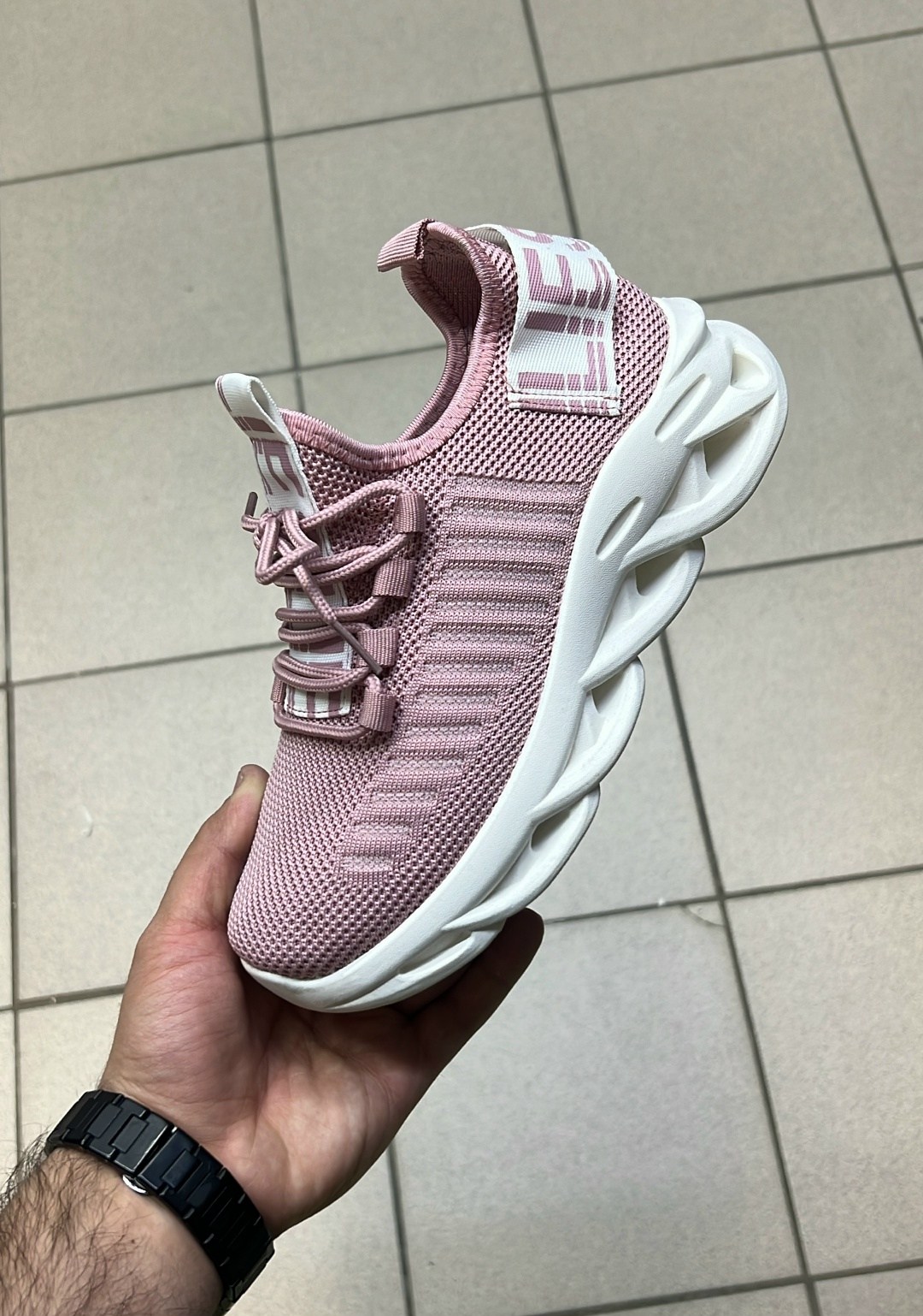 кроссовки,дышащие кроссовки,модные кроссовки,спортивные кроссовки,кроссовки оригинальные