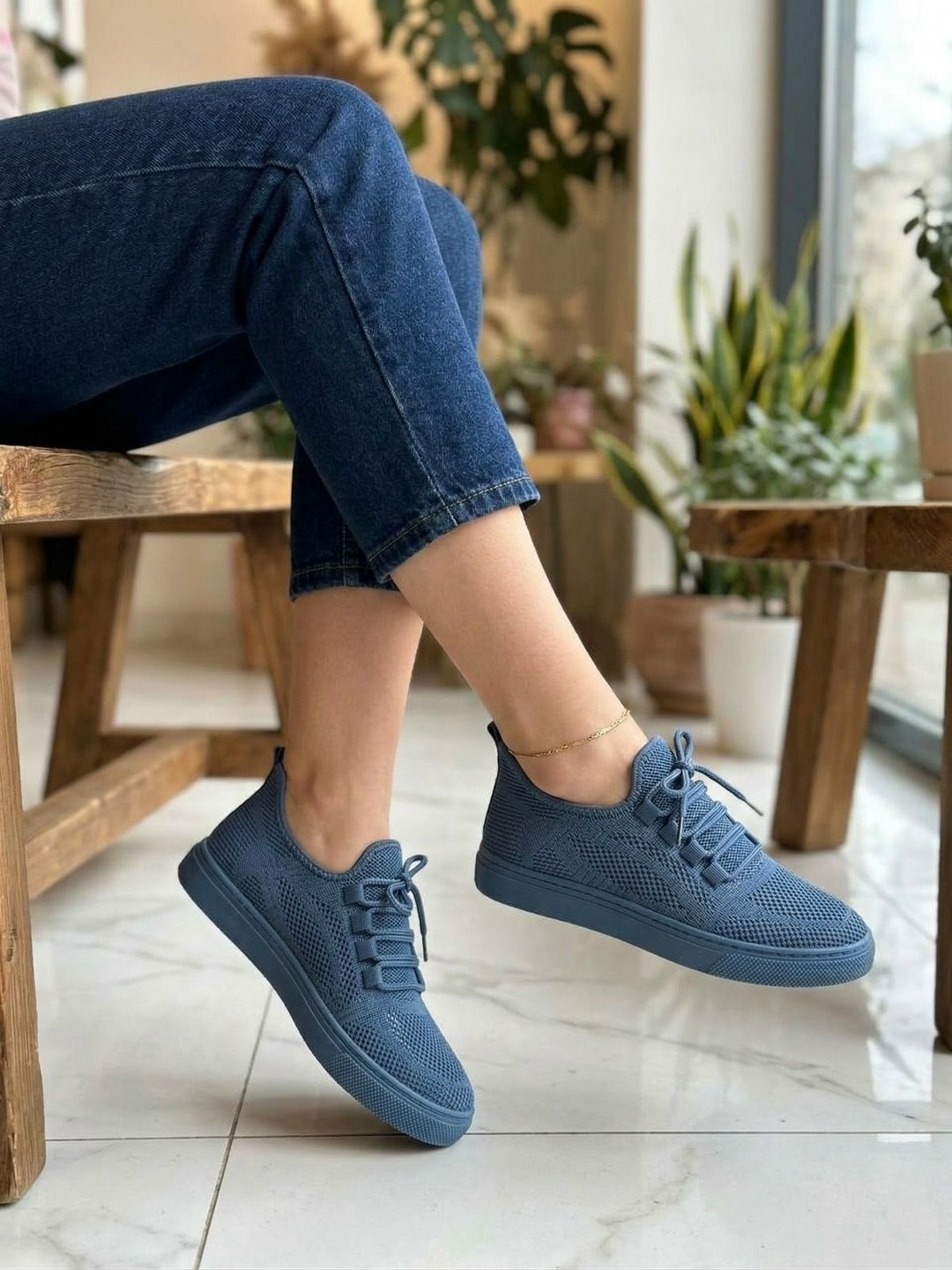 ,оранжевые кроссовки,кроссовки женскиe,кроссовки с оранжевой подошвой,спортивная