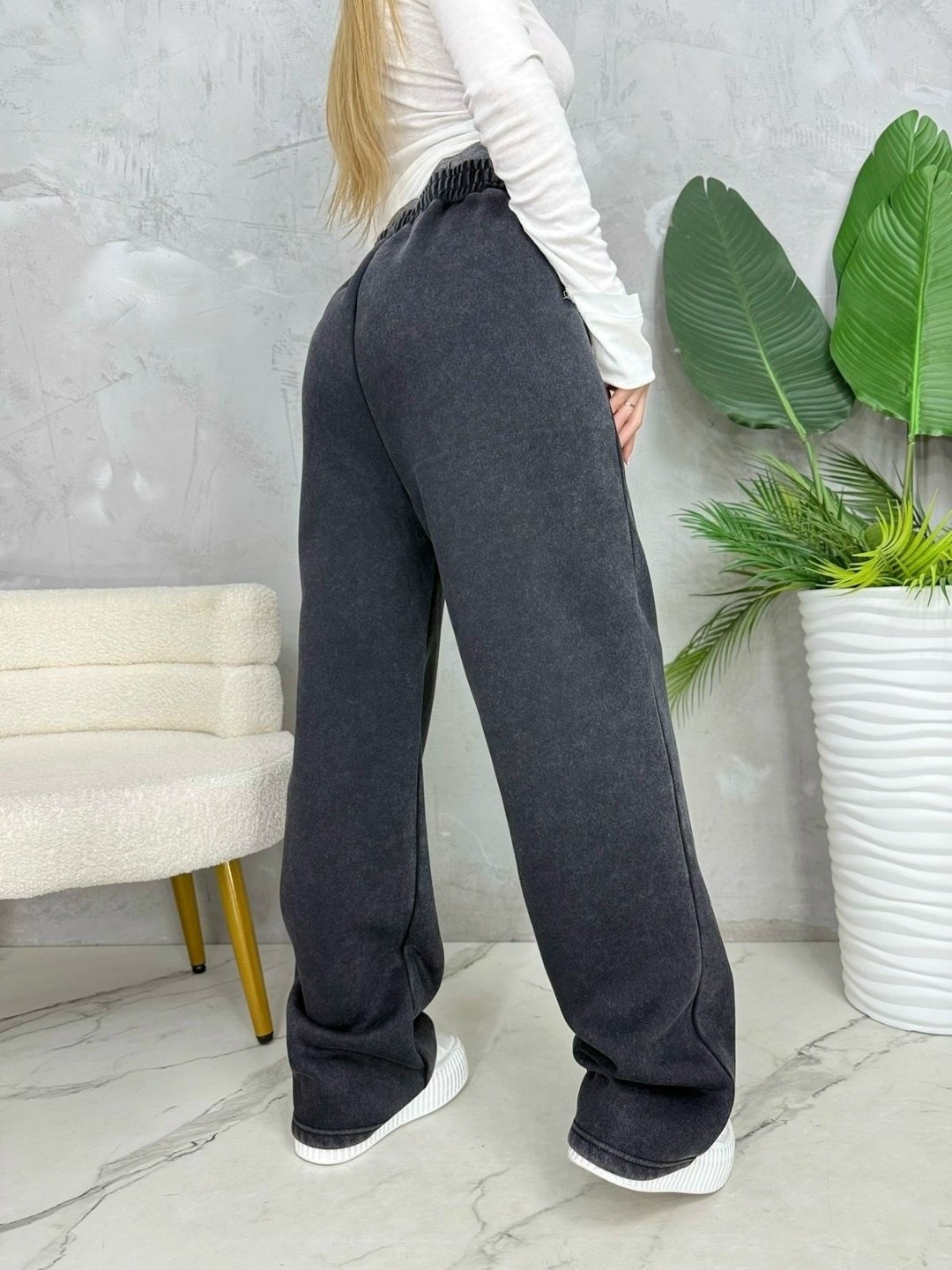 серые широкие спортивные штаны,женские спортивные штаны,брюки спортивные,спортивные штаны,брюки прямые