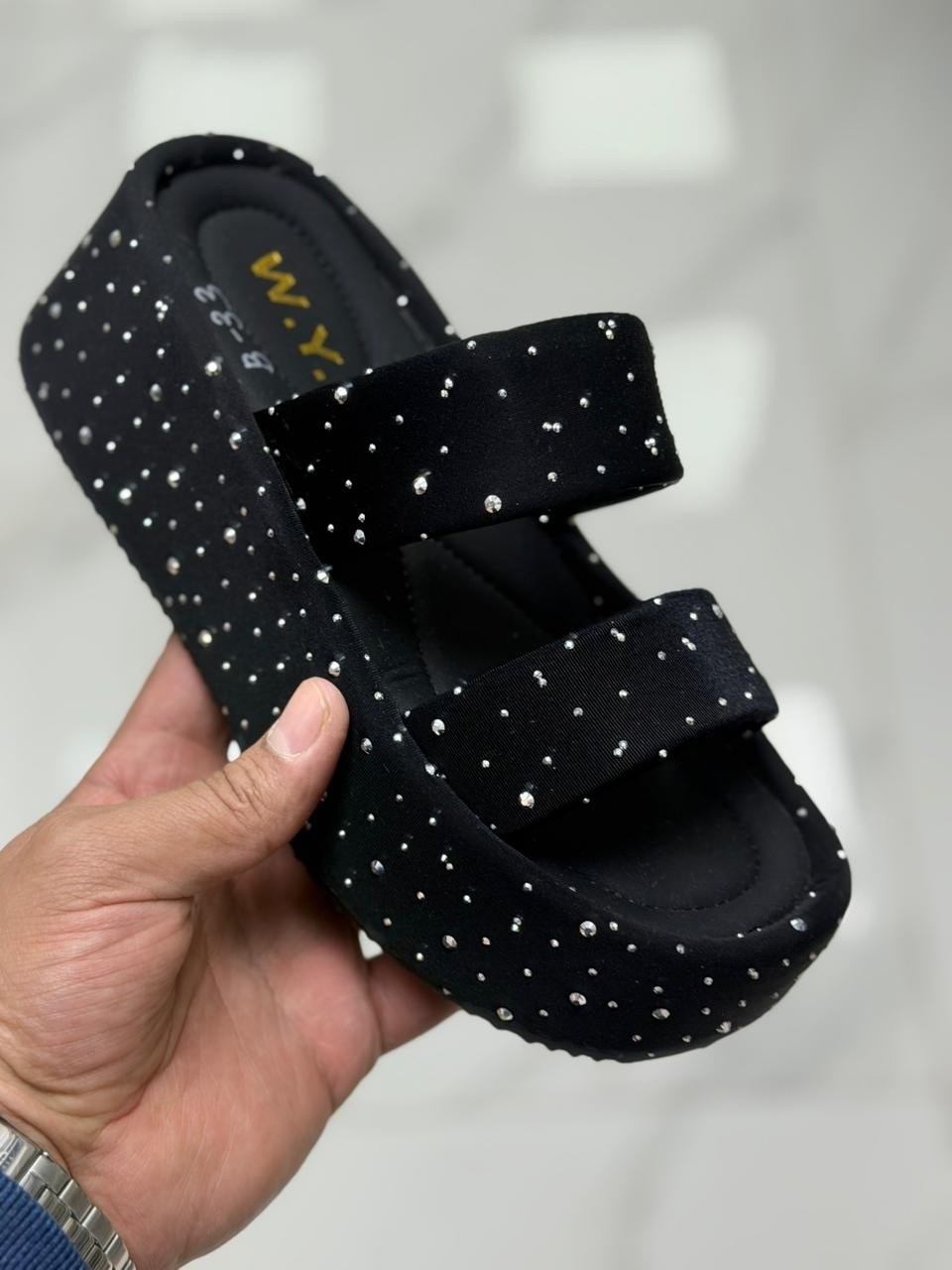 шлепанцы женские,,шлепанцы луи виттон белые, женская,шлепки модные