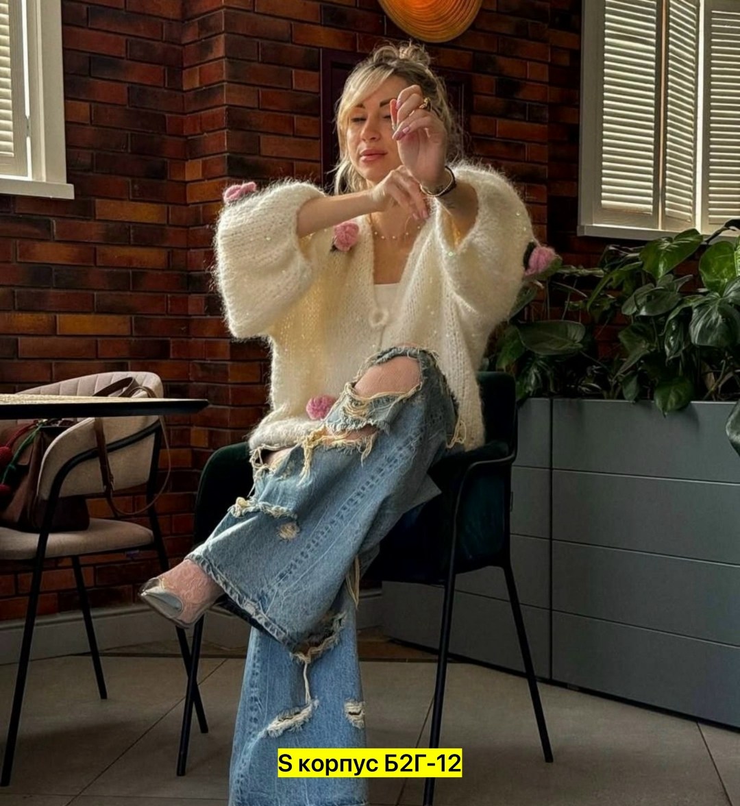 вязаный кардиган,женский вязаный кардиган,кардиган с объемными цветами,вязаный кардиган с объемными цветами,кардиган кофта