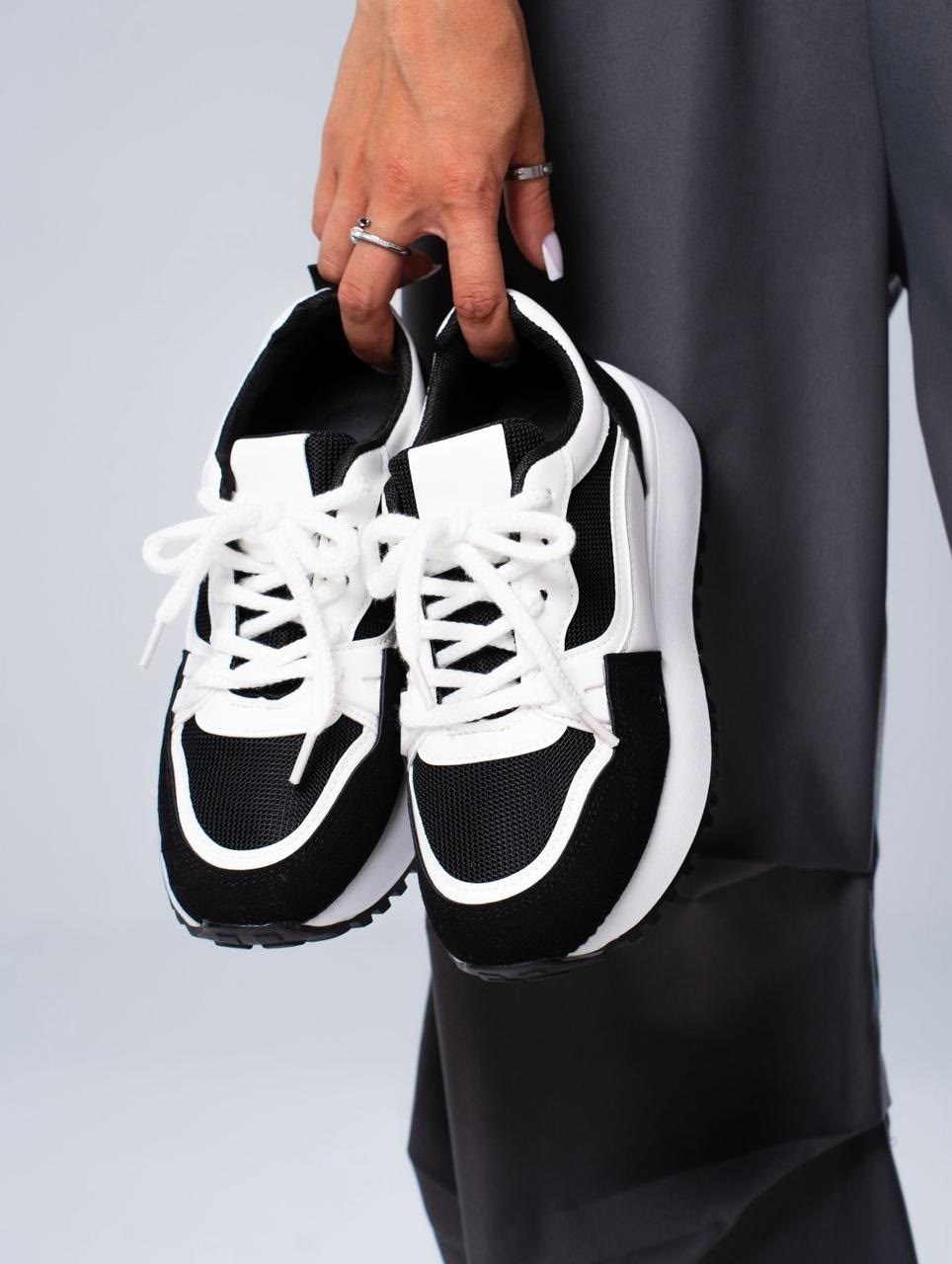 кроссовки женскиe,женские спортивные костюмы,кроссовки модные,женская одежда