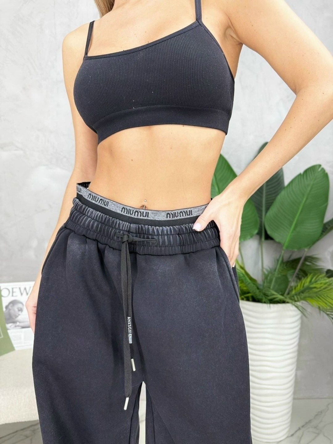 серые широкие спортивные штаны,женские спортивные штаны,брюки спортивные,спортивные штаны,брюки прямые