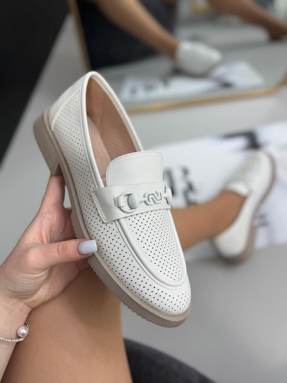 ,мокасины женские,лоферы женские,белые лоферы,лоферы с перфорацией