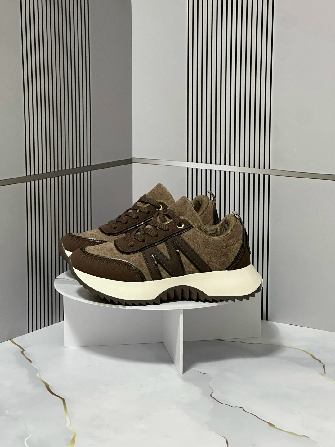 ,кроссовки женские,спортивная ,кроссовки для девушек,женская