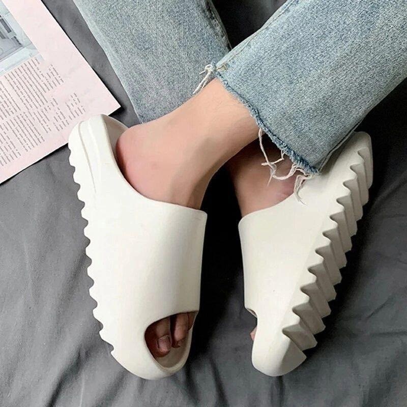 шлепки yeezy slide,модные резиновые шлепки,шлепанцы женские,шлепки женские резиновые для бассейна,шлепки резиновые женские