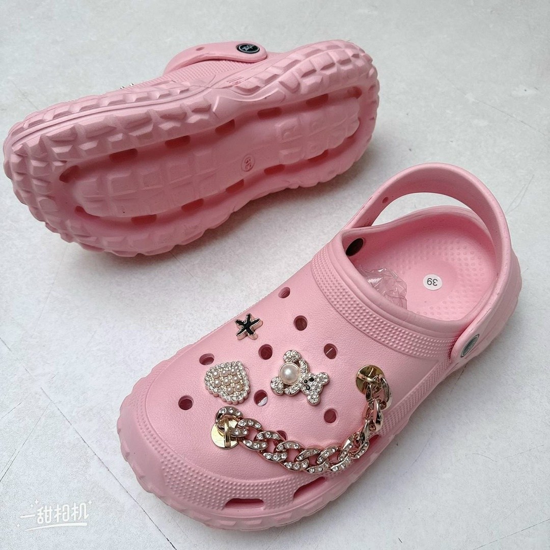 обувь,кроксы со стразами 2026,кроксы с украшениями,кроксы мода,кроксы со стразами