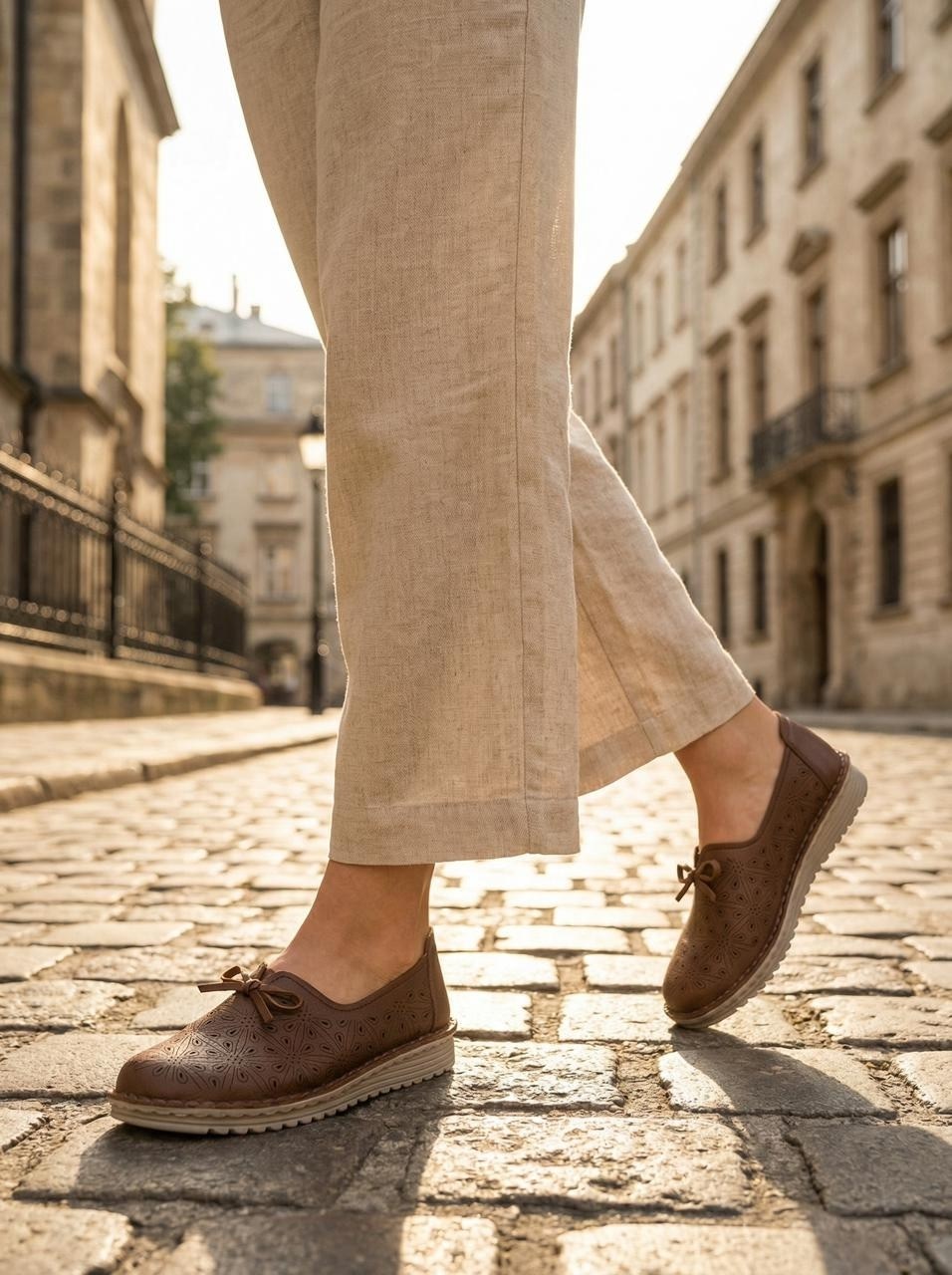 лоферы с джинсами женские,повседневный стиль,одежда кэжуал,мода стиль,образы с бежевыми лоферами