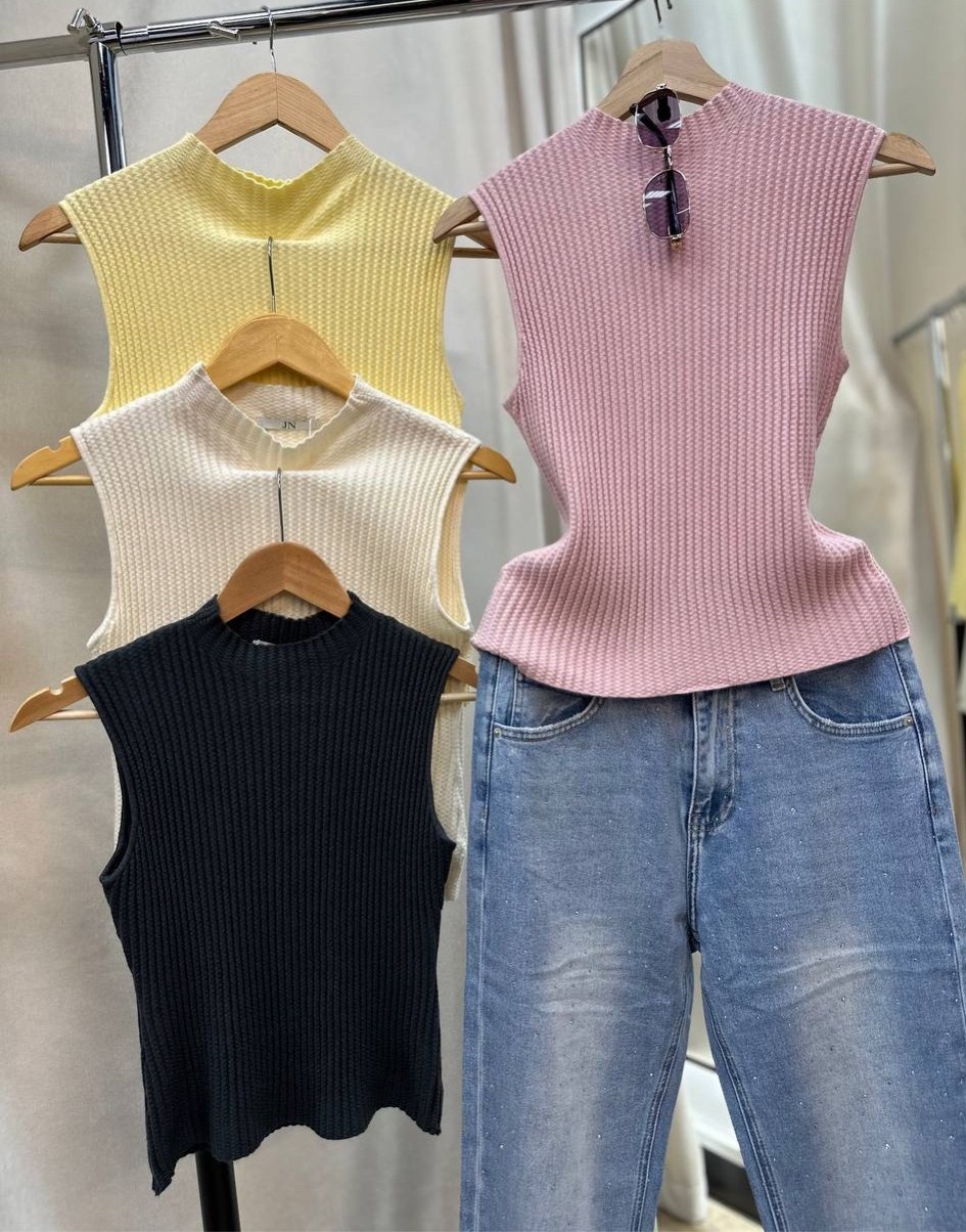 девушка,топ вязаный,топ спицами,кроп топ вязаный,трикотажный топ