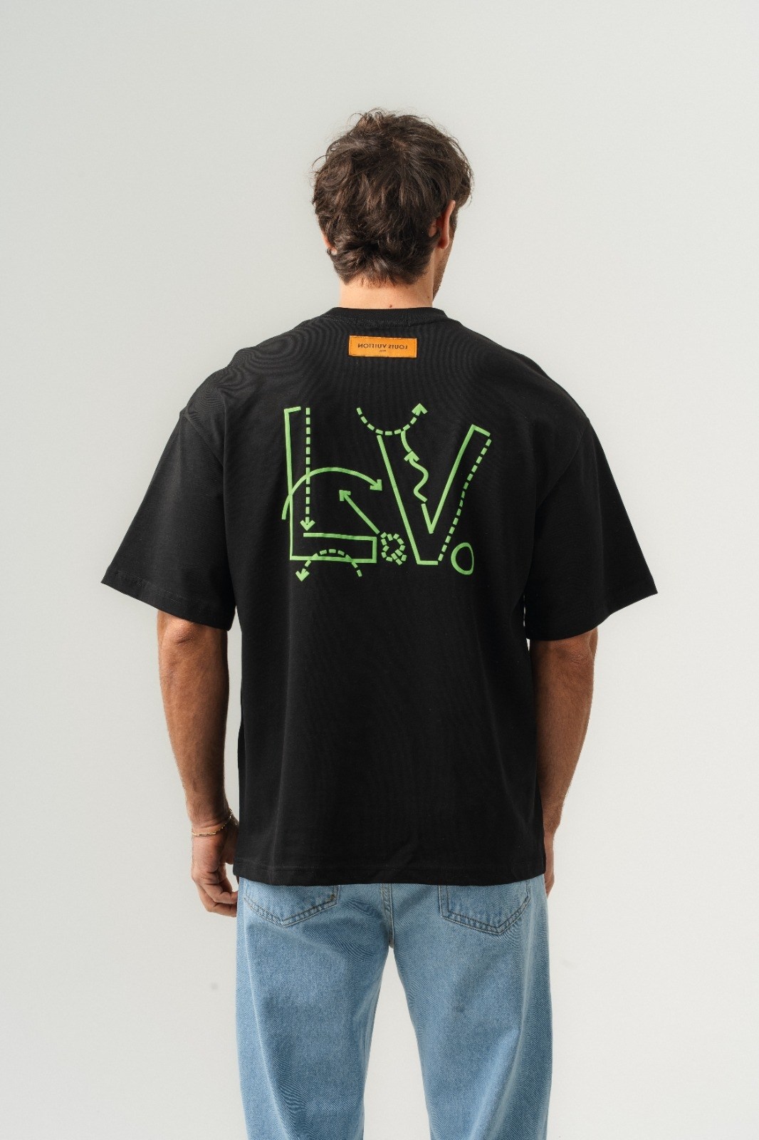 футболки дизайн,футболка серая,футболка с принтом,футболка,футболки модные