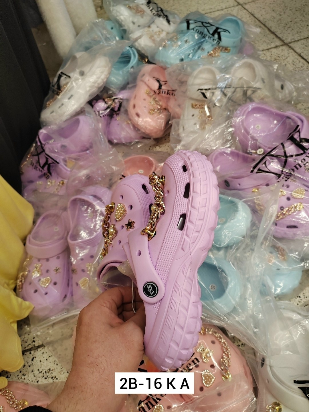 обувь,украшение для обуви,сабо с украшением,модные украшения для обуви,кроксы с украшениями