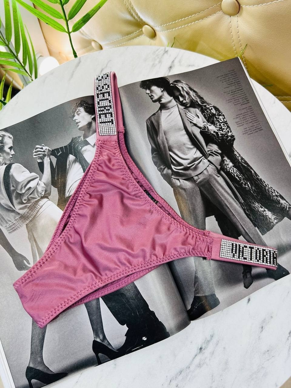 девушка,красивая женская тело,женщина красивая,красивая девушка,модель алена омович с расстегнутыми штанами