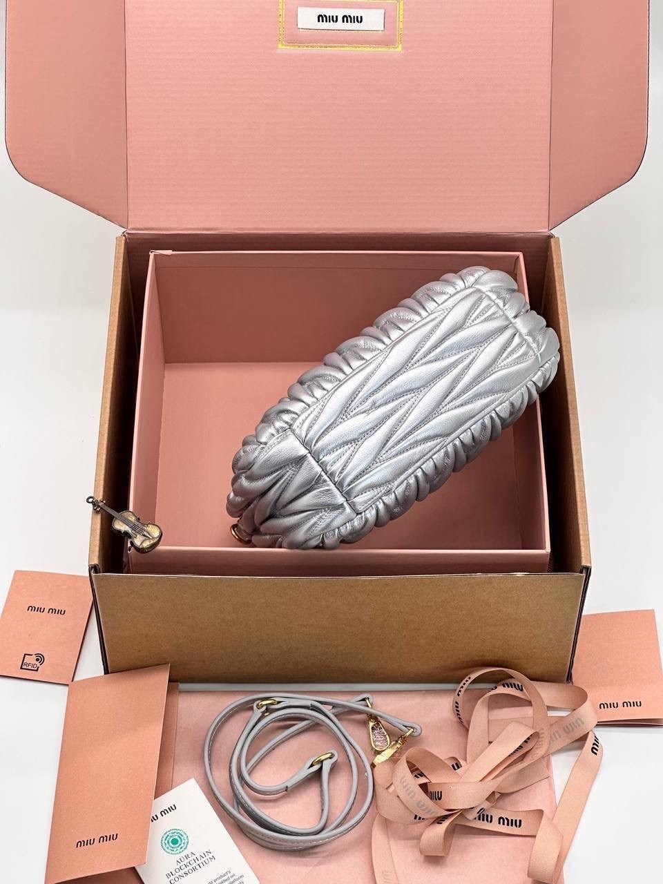 сумка miu miu miu wander светло серая,сумка женская miu miu,сумка miu miu оригинал,miu miu сумка,сумка miu miu миу