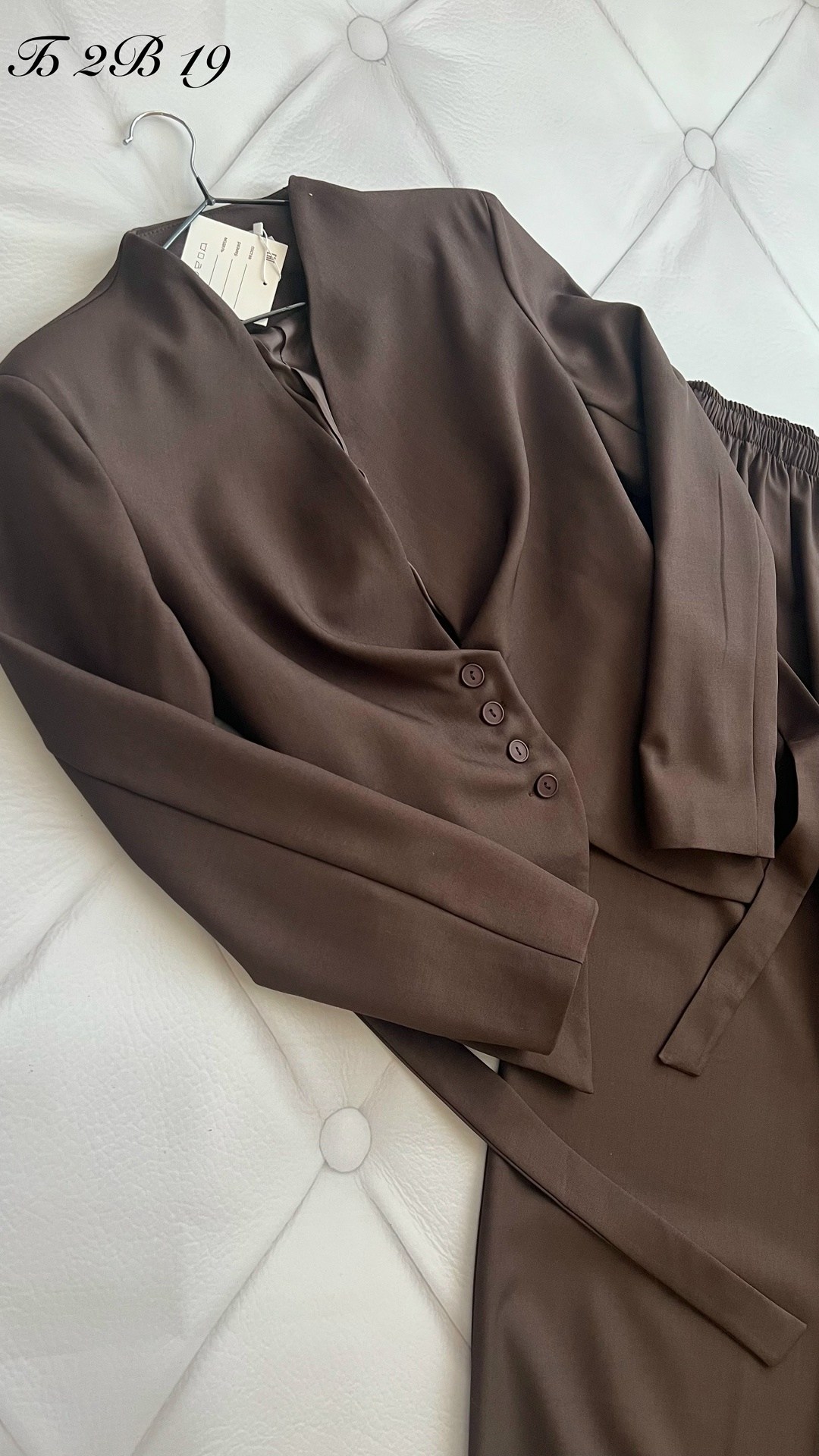 костюм брючный деловой с пиджаком классический mystique veil 225723301,костюм брючный классический,брючный костюм,брючный костюм dilana vip 1992 шоколад,брючный костюм женский