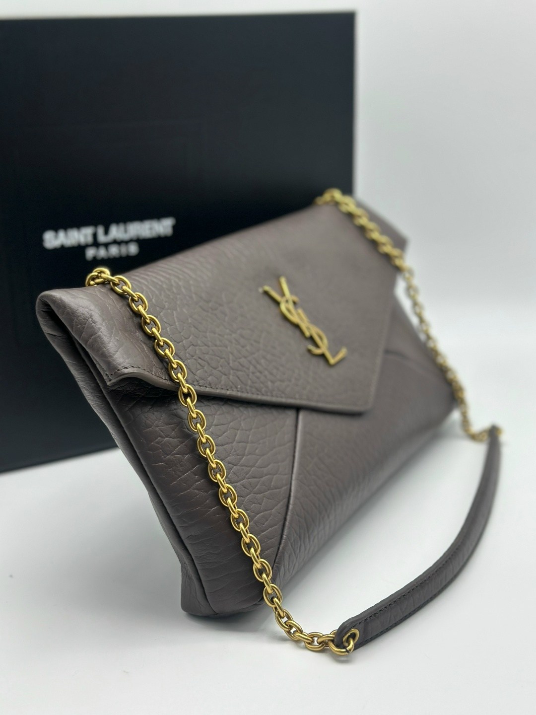 yves saint laurent сумка,сумка saint laurent,графитовый клатч cassandre saint laurent matelasse,клатч saint laurent,женский графитовый клатч на цепочке saint laurent