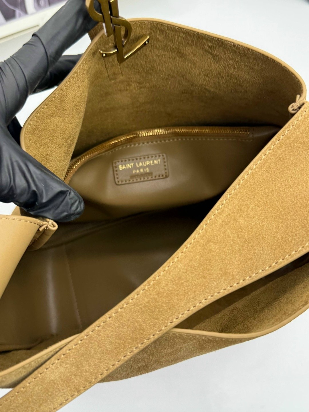 кожаная сумка-хобо le 5 à 7 saint laurent коричневый,замшевая сумка,замшевая сумка женская,yves saint laurent женская замшевая сумка 37x29 см,сумка saint laurent