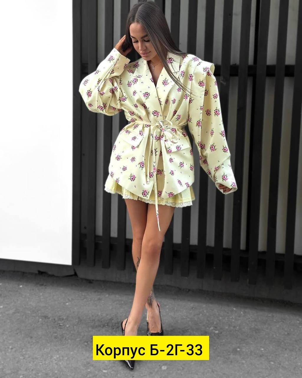 пиджак с завязками,пиджак розовый,стильные костюмы,костюм с принтом,