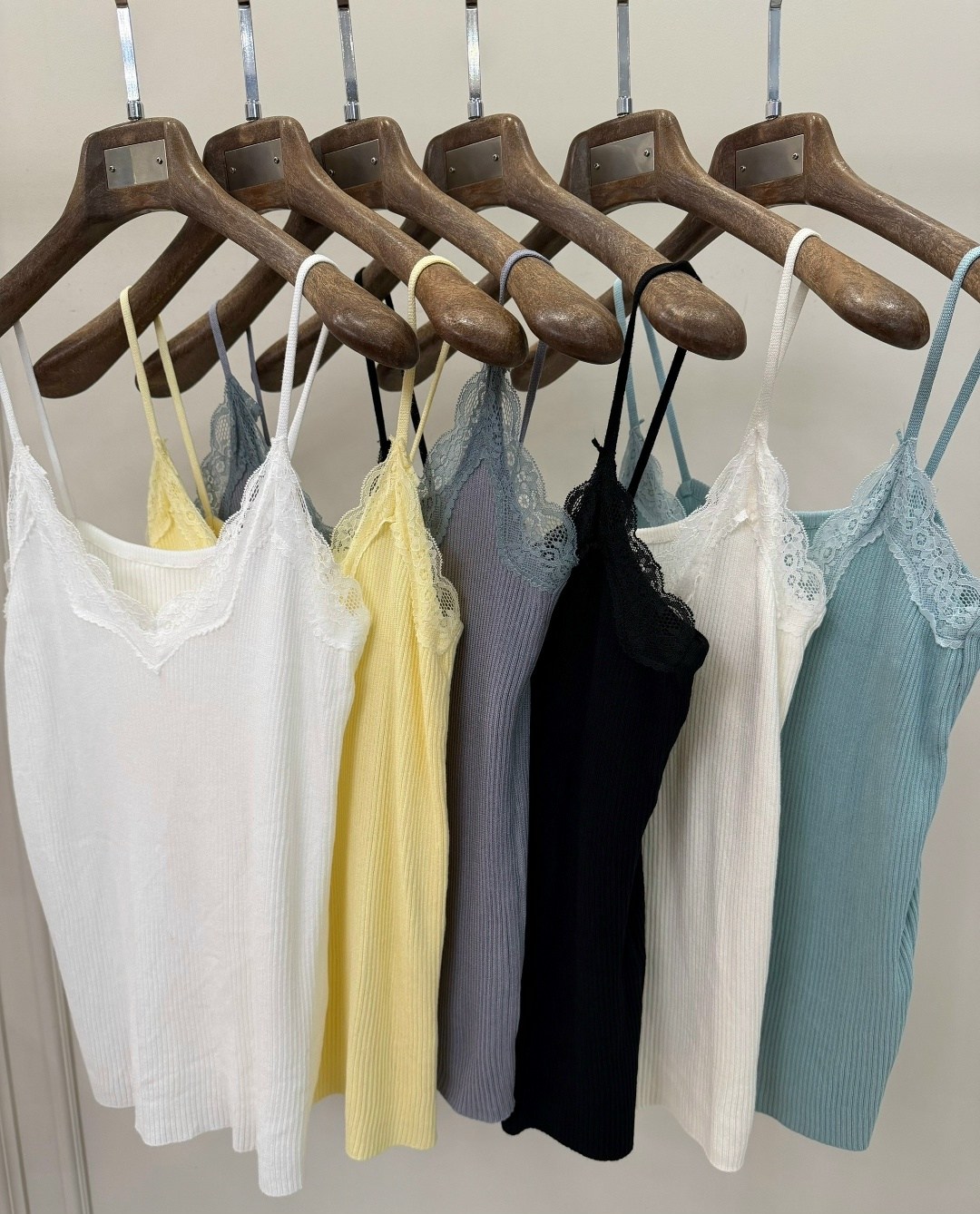 майка с кружевами,майка женская кружевная,майка женская,топ женский,трикотажная майка с кружевом