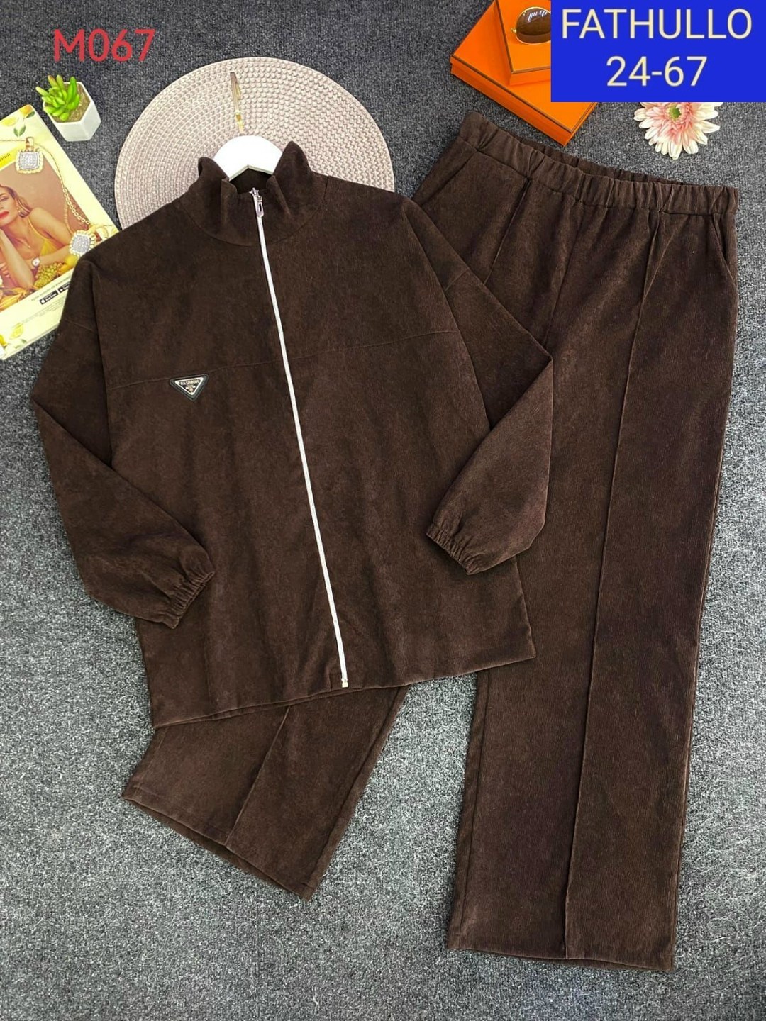 костюм двойка вельвет,женский костюм ткань микро-вельвет,женский костюм коричневый,женский костюм двойка,костюм двойка модный