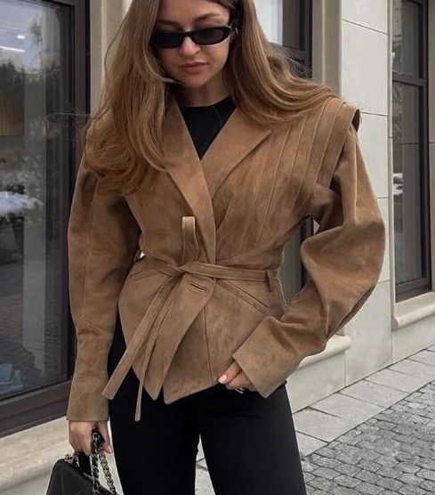 куртка косуха замшевая коричневая с поясом tadari,куртка-тренч укороченная замшевая цвет коричневый,куртка женская замшевая,классическая коричневая замшевая женская куртка с поясом,куртка-тренч укороч