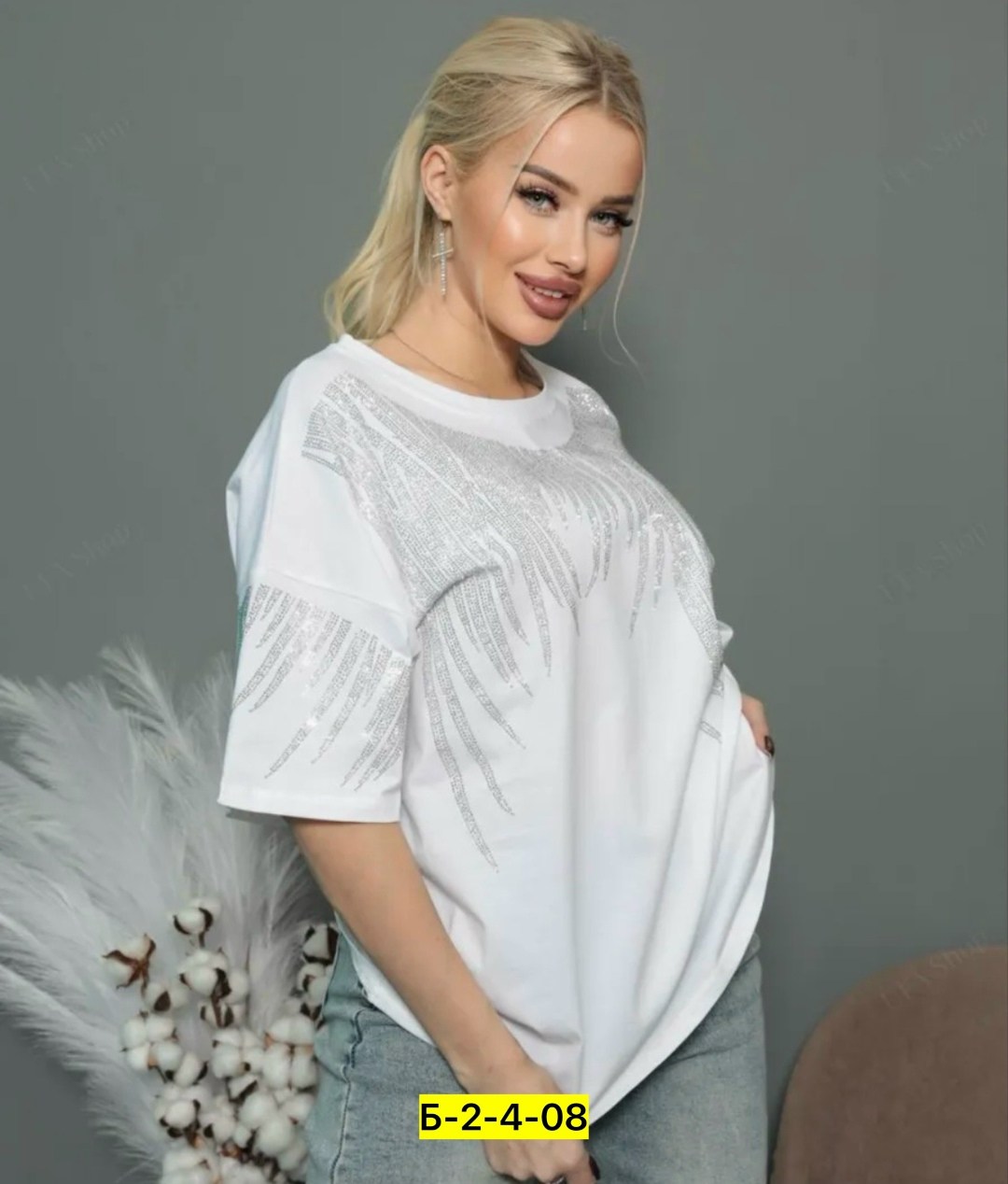 футболка со стразами оверсайз,футболка оверсайз с принтом со стразами,футболка женская оверсайз со стразами,футболка со стразами женская,футболка оверсайз базовая со стразами