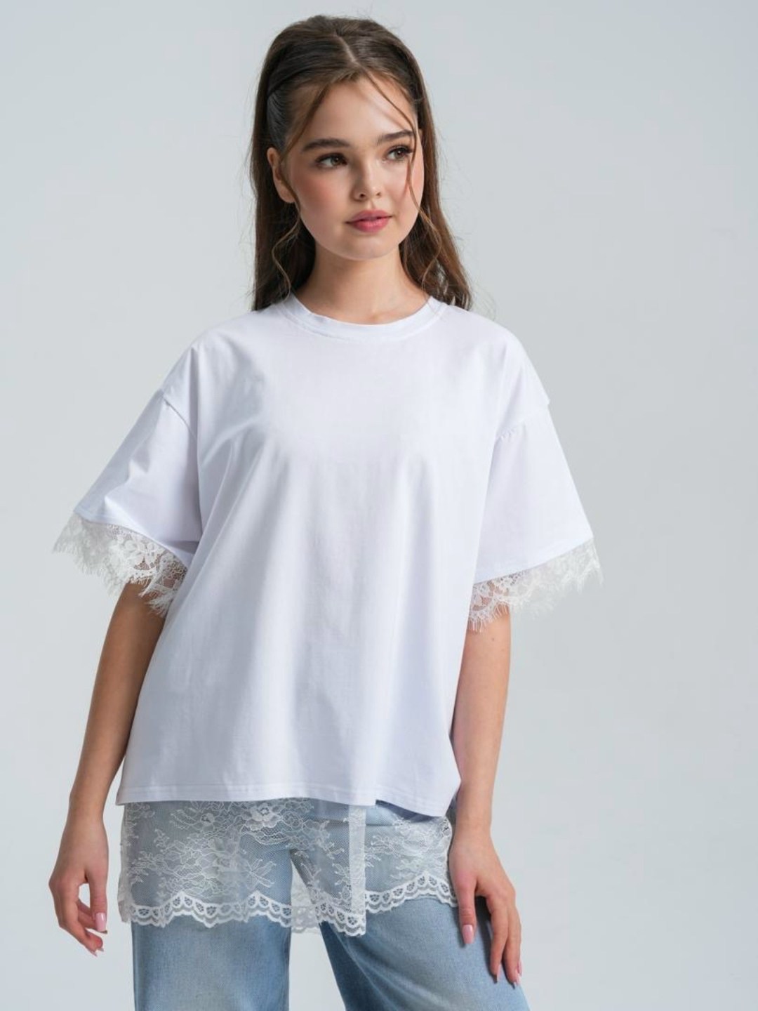 футболка с кружевами,кружевная футболка,футболка с кружевной отделкой,черная футболка с кружевом,удлинённая футболка из хлопка с кружевом по низу ld 3083