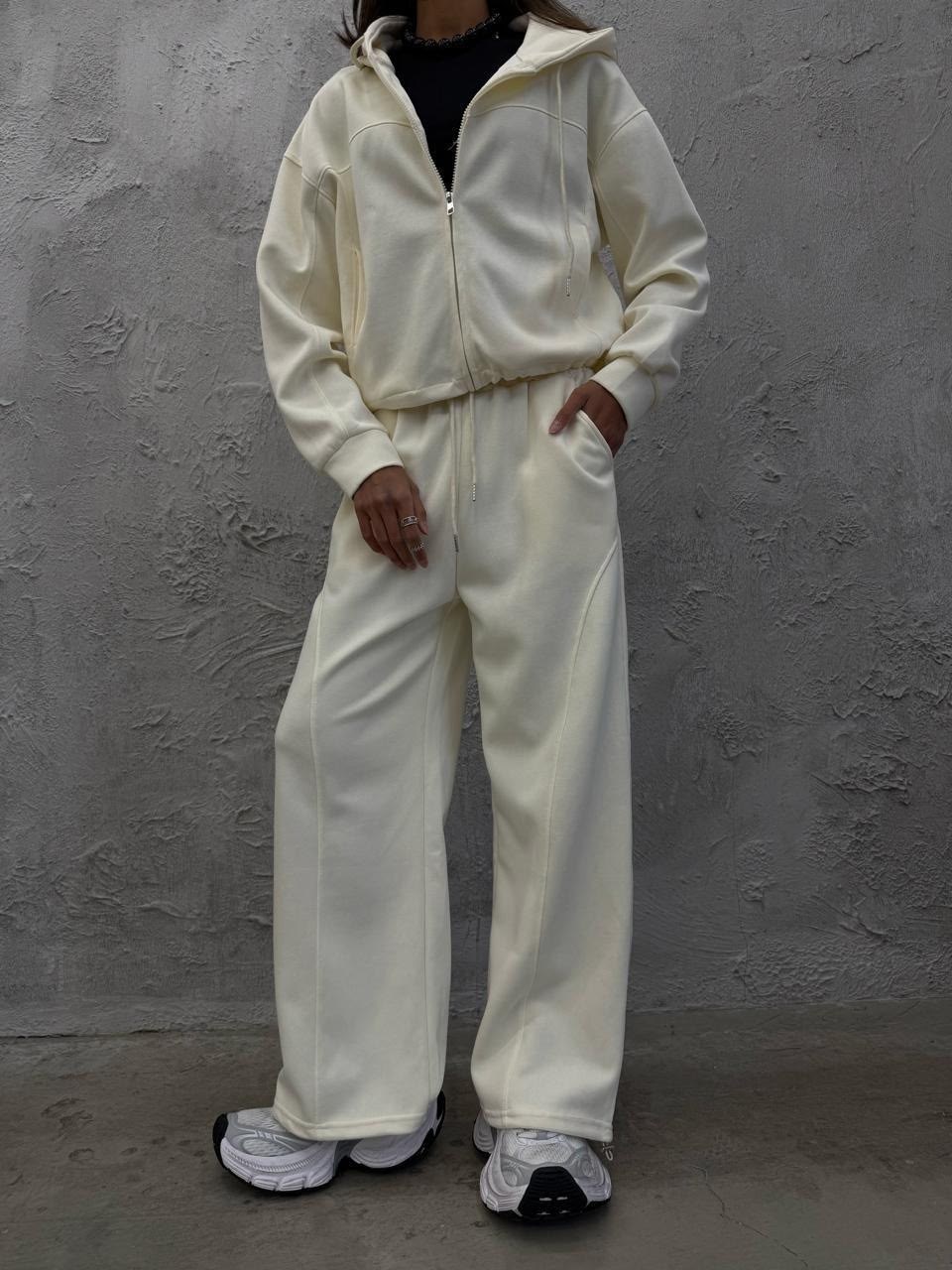 костюм молочный,костюм белый,спортивный костюм женский,спортивный костюм,женский костюм