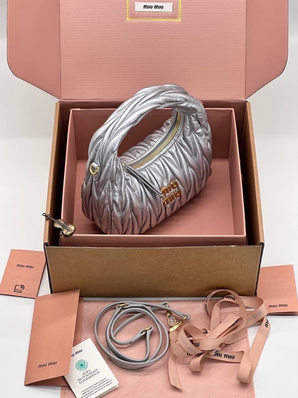сумка miu miu miu wander светло серая,сумка женская miu miu,сумка miu miu оригинал,miu miu сумка,сумка miu miu миу