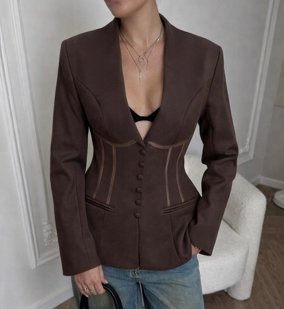 платье-пиджак,платье-пиджак женское с лацканами стильное коричневый,платье пиджак с вырезами по бокам на талии,платье - пиджак с вырезами на талии emberens коричневый,платье пиджак вечернее