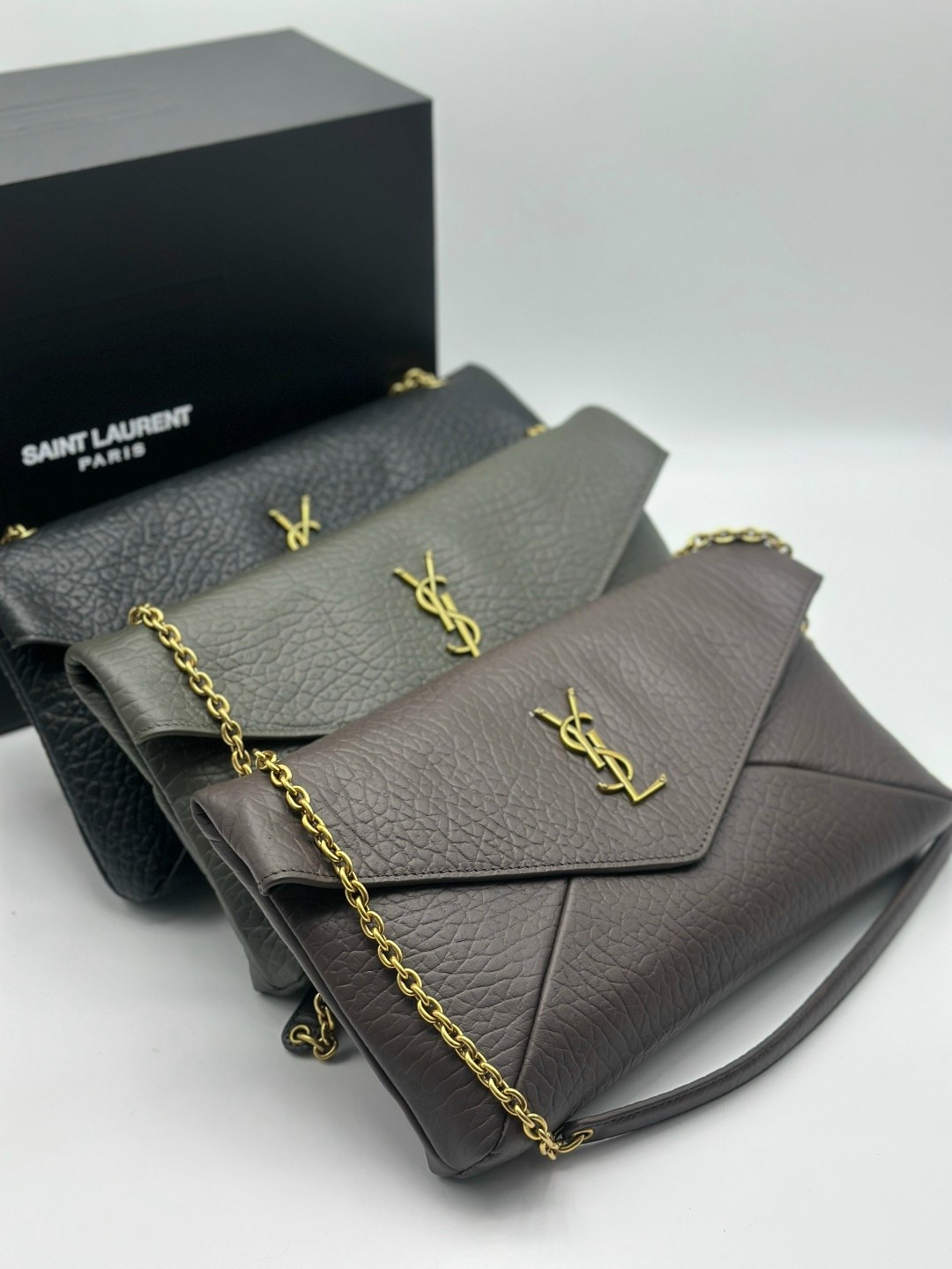 yves saint laurent сумка,сумка saint laurent,графитовый клатч cassandre saint laurent matelasse,клатч saint laurent,женский графитовый клатч на цепочке saint laurent