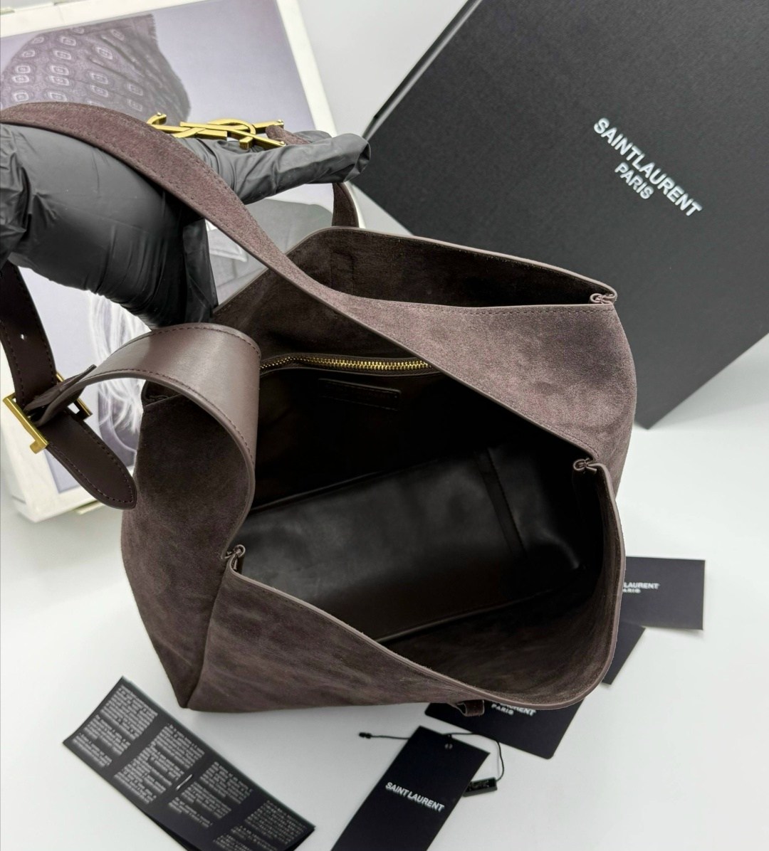 yves saint laurent женская замшевая сумка 37x29 см,сумка saint laurent,замшевая сумка,кожаная сумка-хобо le 5 à 7 saint laurent коричневый,сумка из натуральной замши