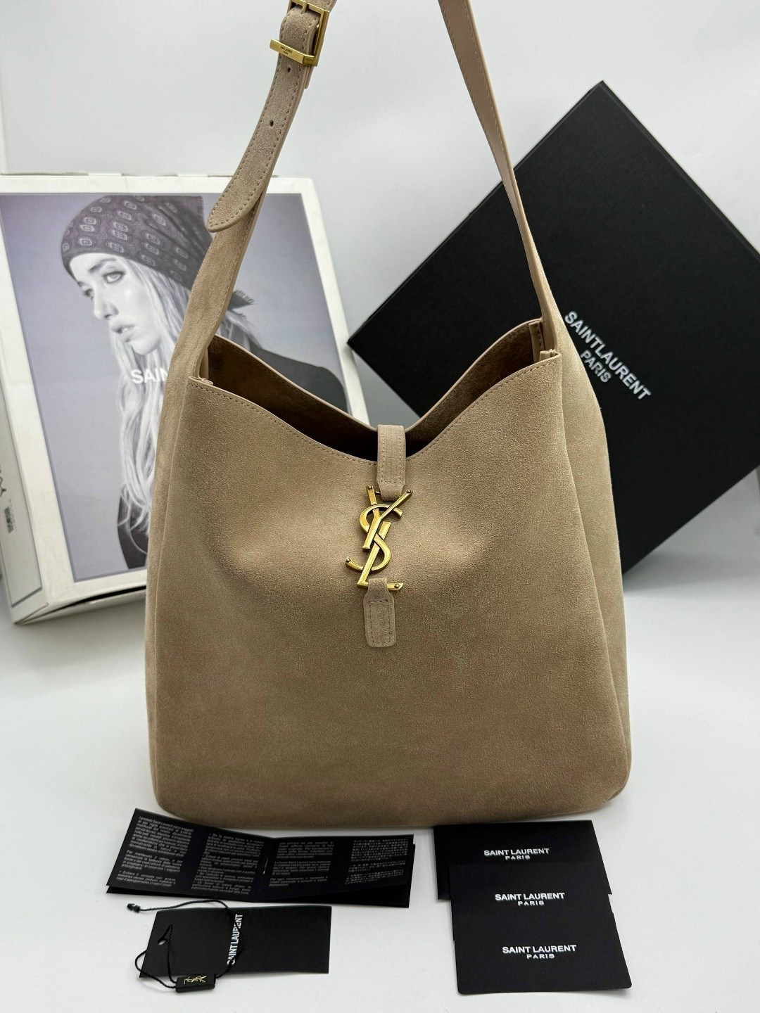 yves saint laurent женская замшевая сумка 37x29 см,сумка saint laurent,замшевая сумка,кожаная сумка-хобо le 5 à 7 saint laurent коричневый,сумка из натуральной замши