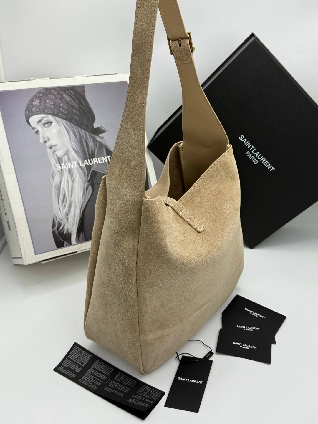 yves saint laurent женская замшевая сумка 37x29 см,сумка saint laurent,замшевая сумка,кожаная сумка-хобо le 5 à 7 saint laurent коричневый,сумка из натуральной замши