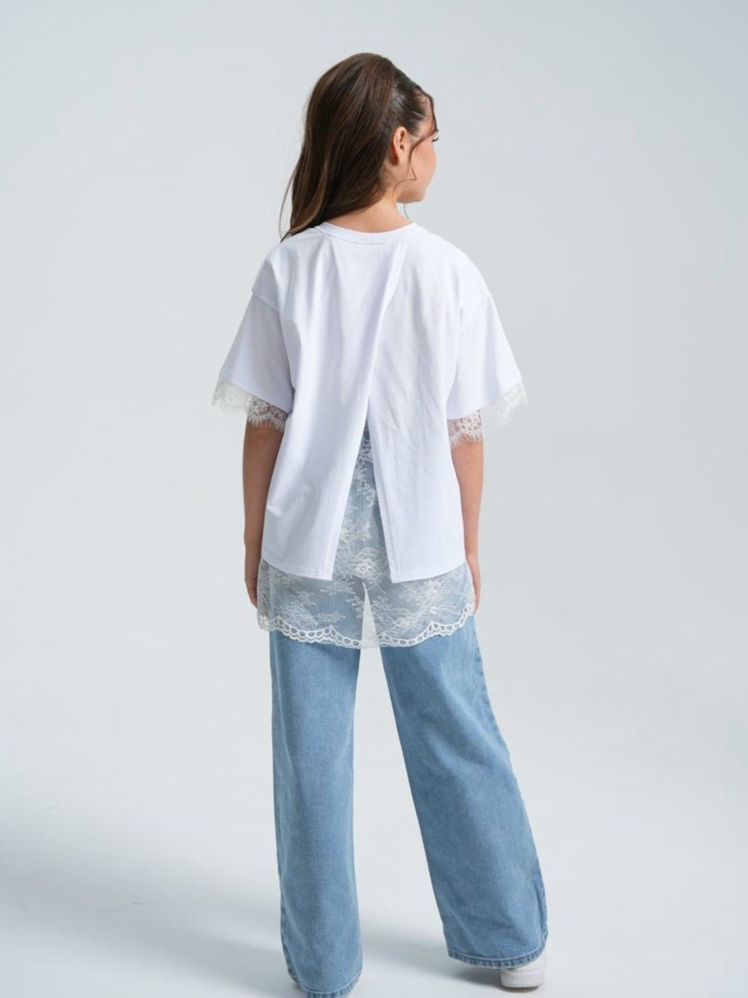 футболка с кружевами,кружевная футболка,футболка с кружевной отделкой,черная футболка с кружевом,удлинённая футболка из хлопка с кружевом по низу ld 3083